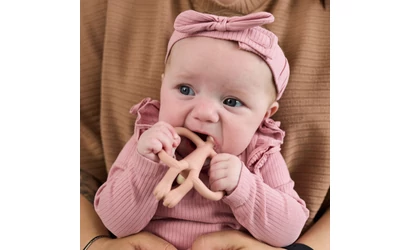 Ajándékötletek 6 hónapos korig: Praktikus és szórakoztató meglepetések a legapróbbaknak