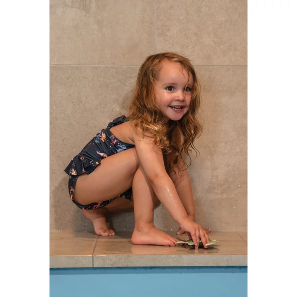 Eva – UV szűrős fürdőruha babáknak 1-2 év – Rainbow Reef