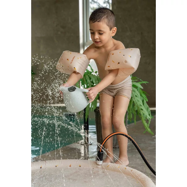 rózsaszín gyermek medence