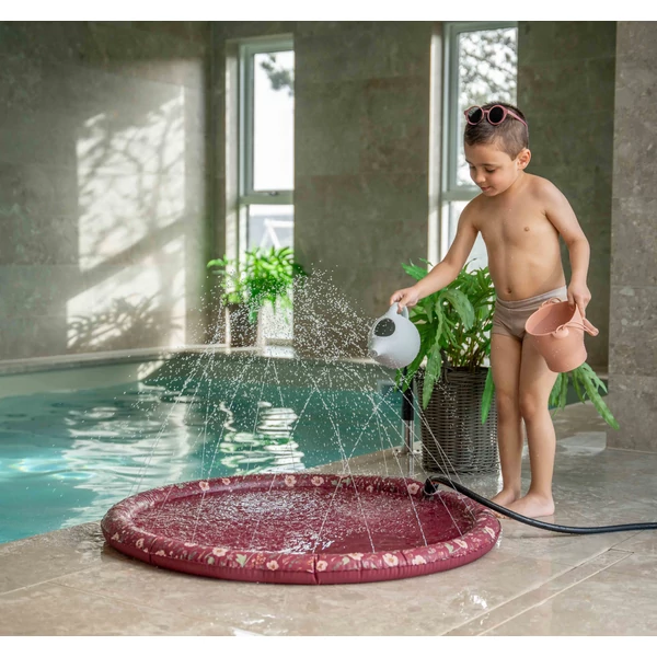 vörös spriccelős medence