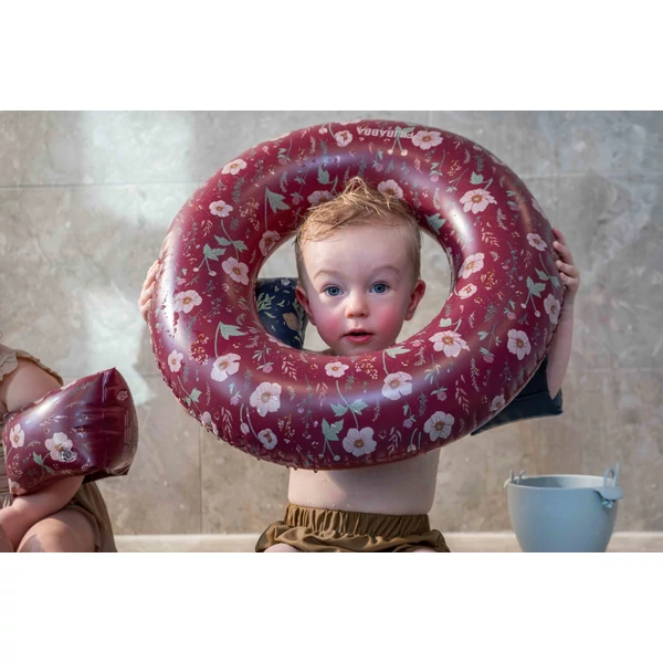 virágos piros úszógumi